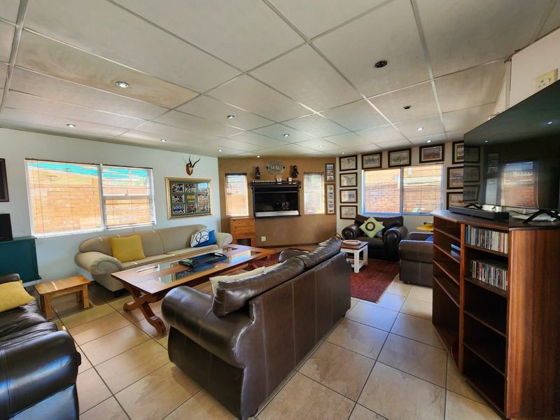 House For Sale in El Toro Park - Photo 7