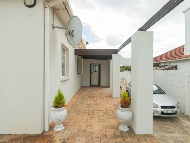 House For Sale in Newton Park - Photo 2