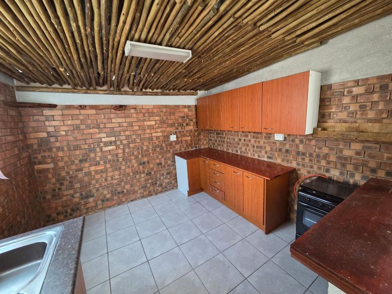 Townhouse For Sale in Bendor - Photo 10