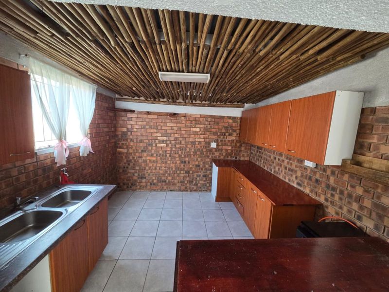 Townhouse For Sale in Bendor - Photo 9