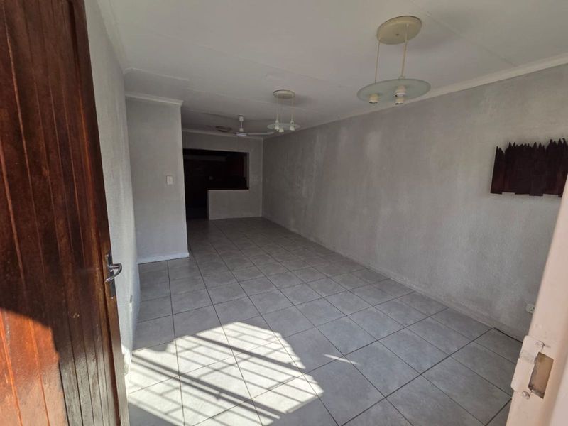 Townhouse For Sale in Bendor - Photo 7