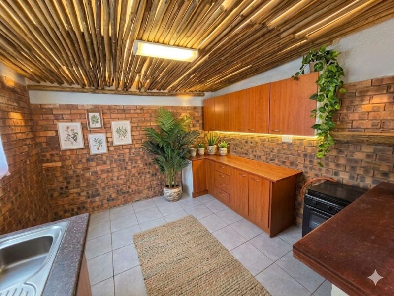 Townhouse For Sale in Bendor - Photo 3