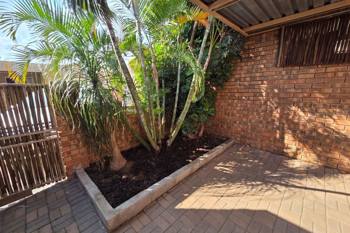 Townhouse For Sale in Bendor - Photo 5