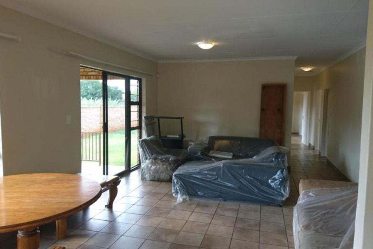 Townhouse For Sale in Kuruman Central - Photo 2
