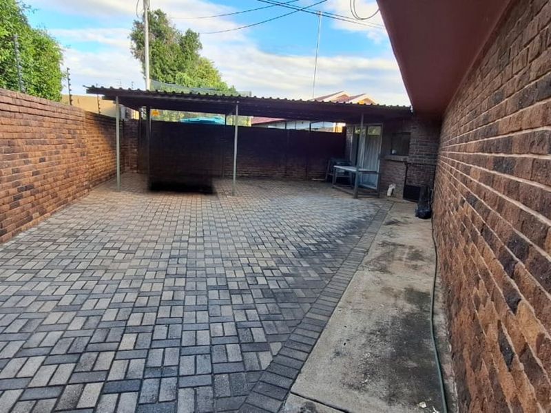 House For Sale in Sterpark - Photo 5