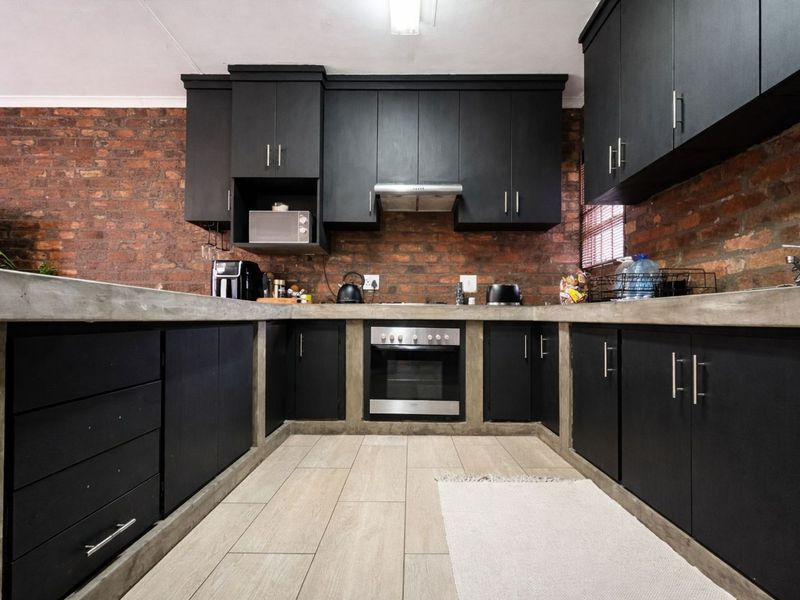 Townhouse For Sale in Ermelo Central - Photo 6