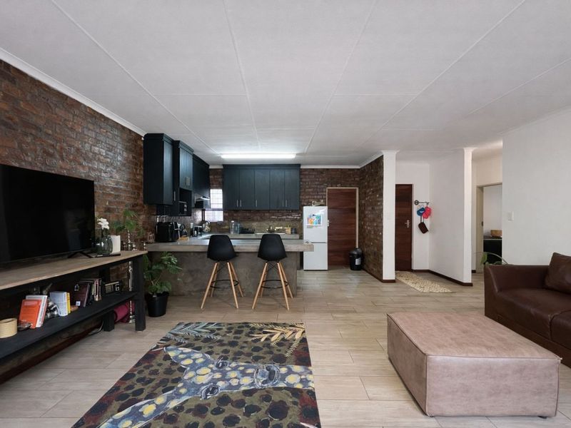 Townhouse For Sale in Ermelo Central - Photo 5