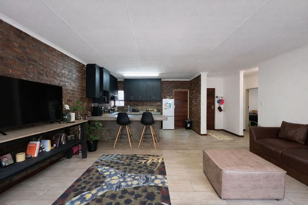 Townhouse For Sale in Ermelo Central - Photo 5