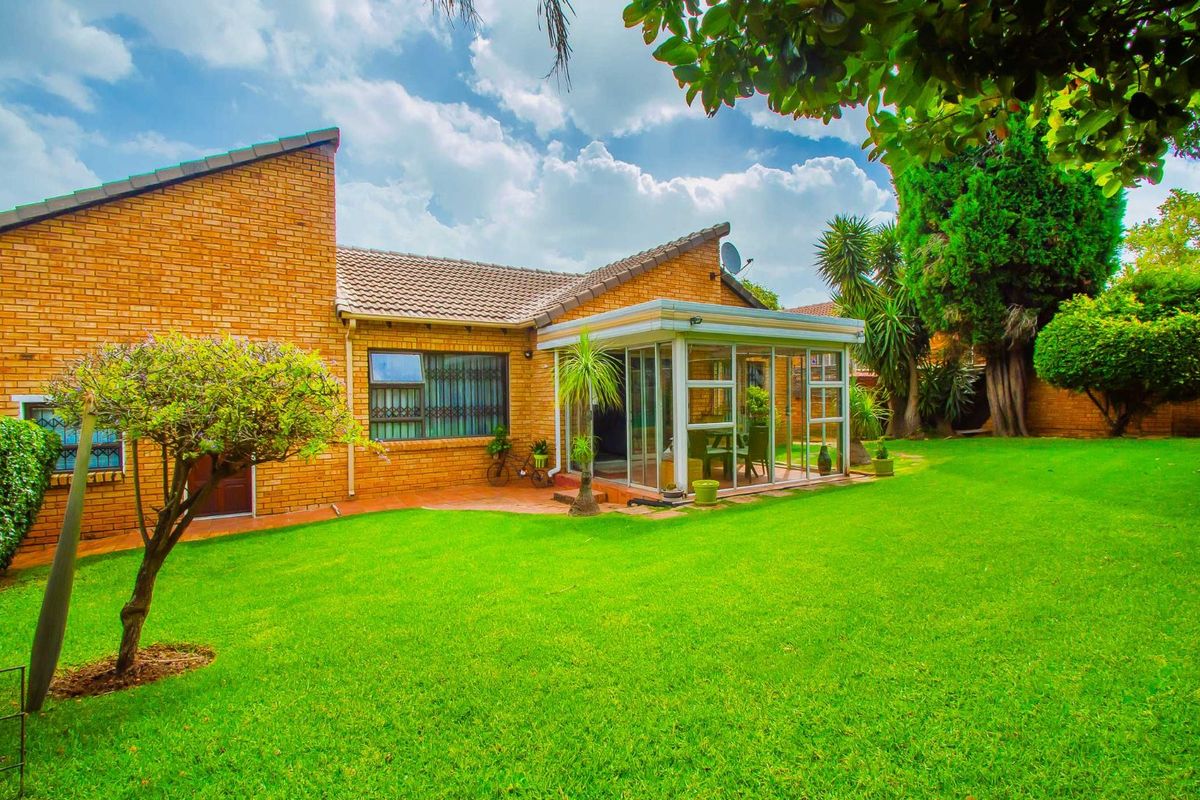 Townhouse For Sale in Wilgeheuwel - Photo 5