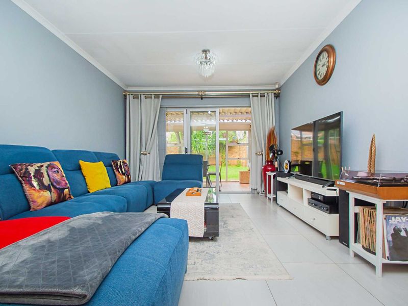 Townhouse For Sale in Wilgeheuwel - Photo 9