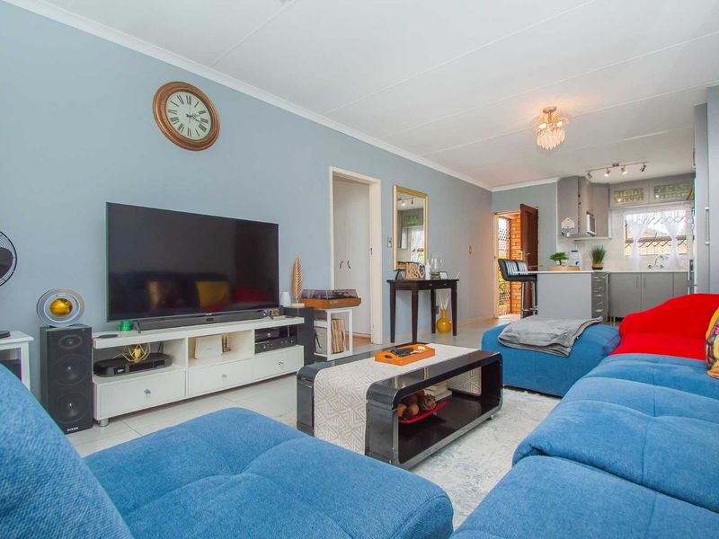 Townhouse For Sale in Wilgeheuwel - Photo 7