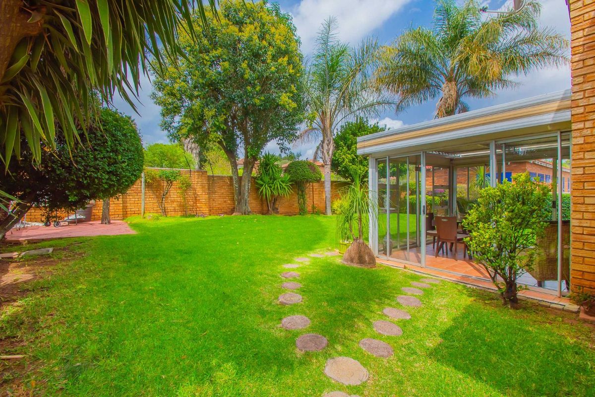 Townhouse For Sale in Wilgeheuwel - Photo 5