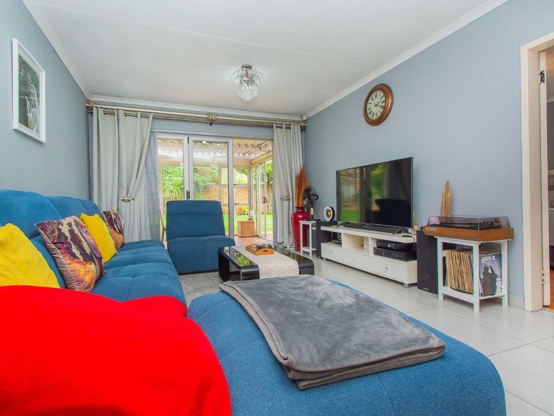 Townhouse For Sale in Wilgeheuwel - Photo 10