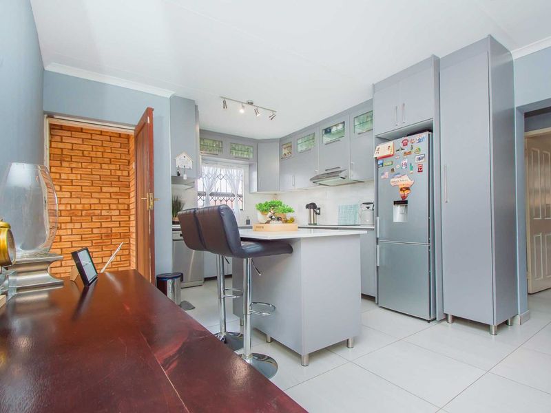 Townhouse For Sale in Wilgeheuwel - Photo 10
