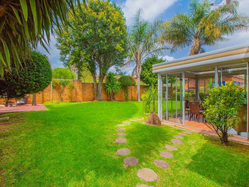 Townhouse For Sale in Wilgeheuwel - Photo 5