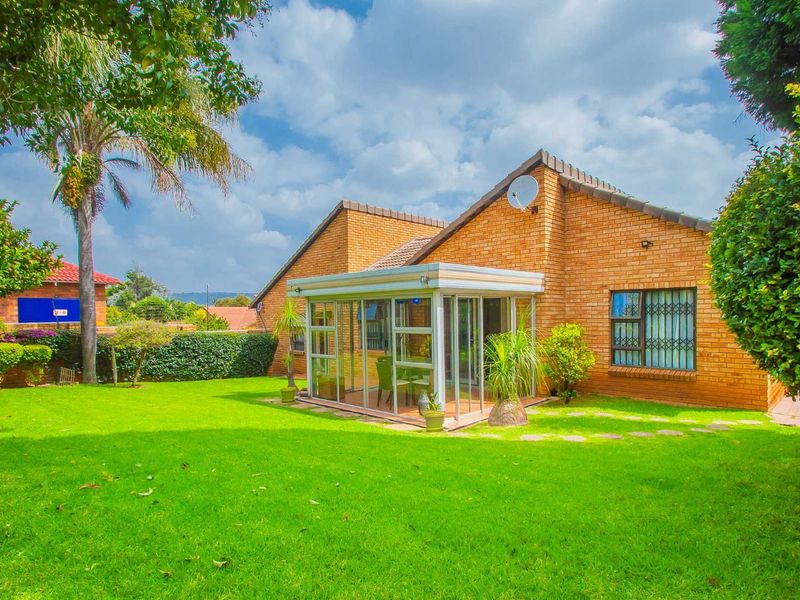 Townhouse For Sale in Wilgeheuwel - Photo 2
