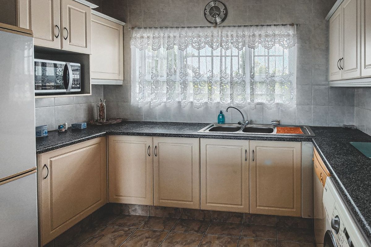 Apartment For Sale in Beverley Hills Estate - Photo 3