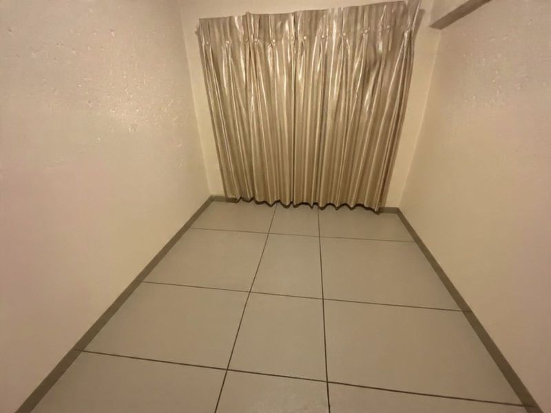 Townhouse For Sale in Helderkruin - Photo 9