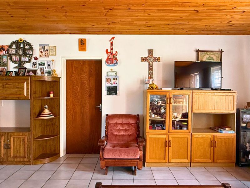 House For Sale in Franskraal - Photo 5