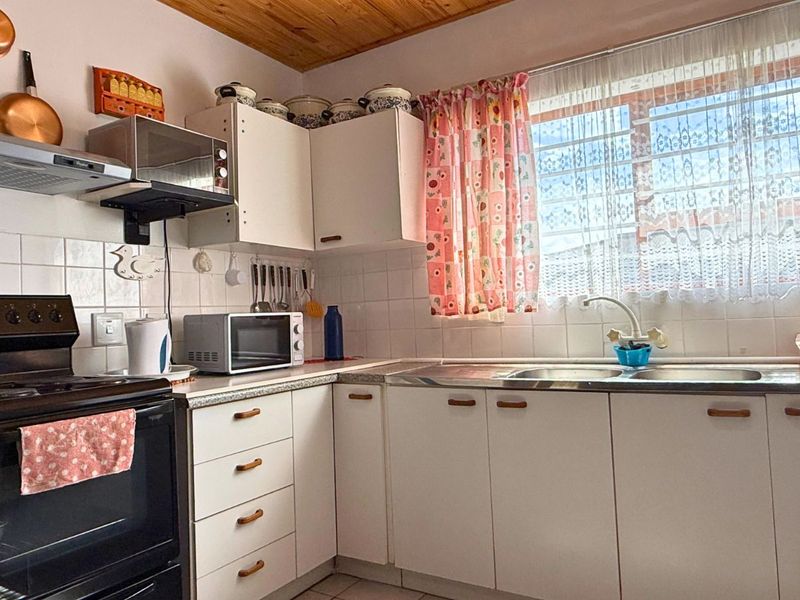 House For Sale in Franskraal - Photo 8