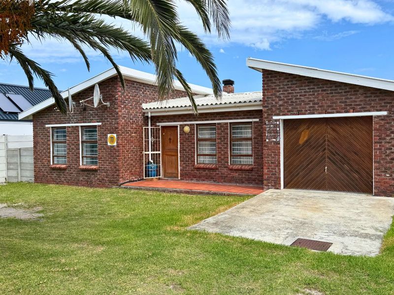 House For Sale in Franskraal - Photo 2