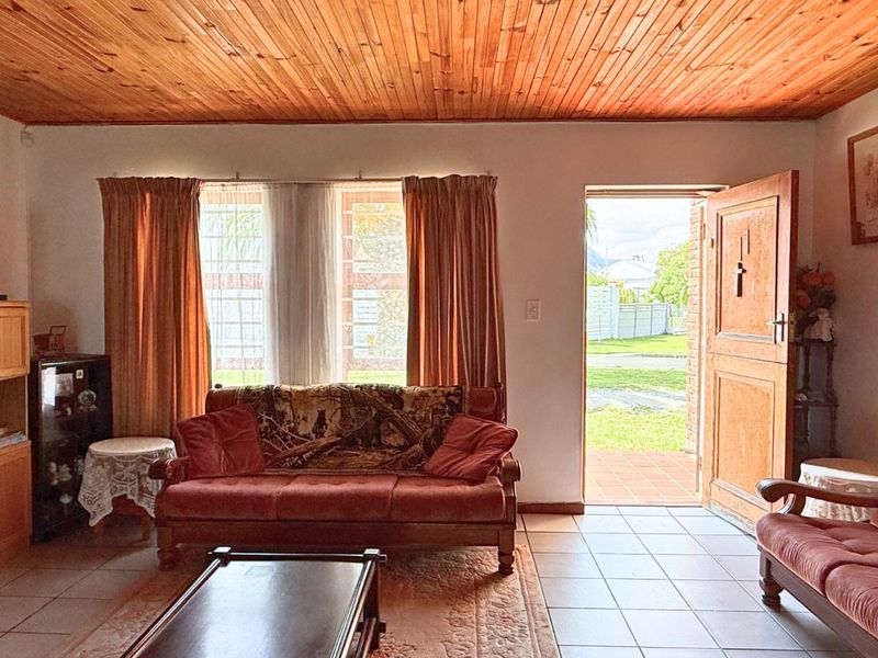 House For Sale in Franskraal - Photo 4