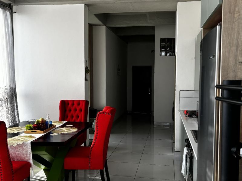 Apartment For Sale in Braamfontein - Photo 3