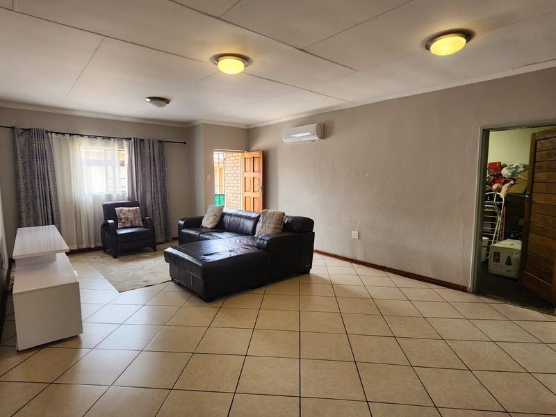 House For Sale in Bendor - Photo 3