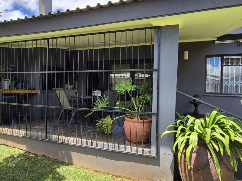 House For Sale in Lydenburg Central - Photo 2