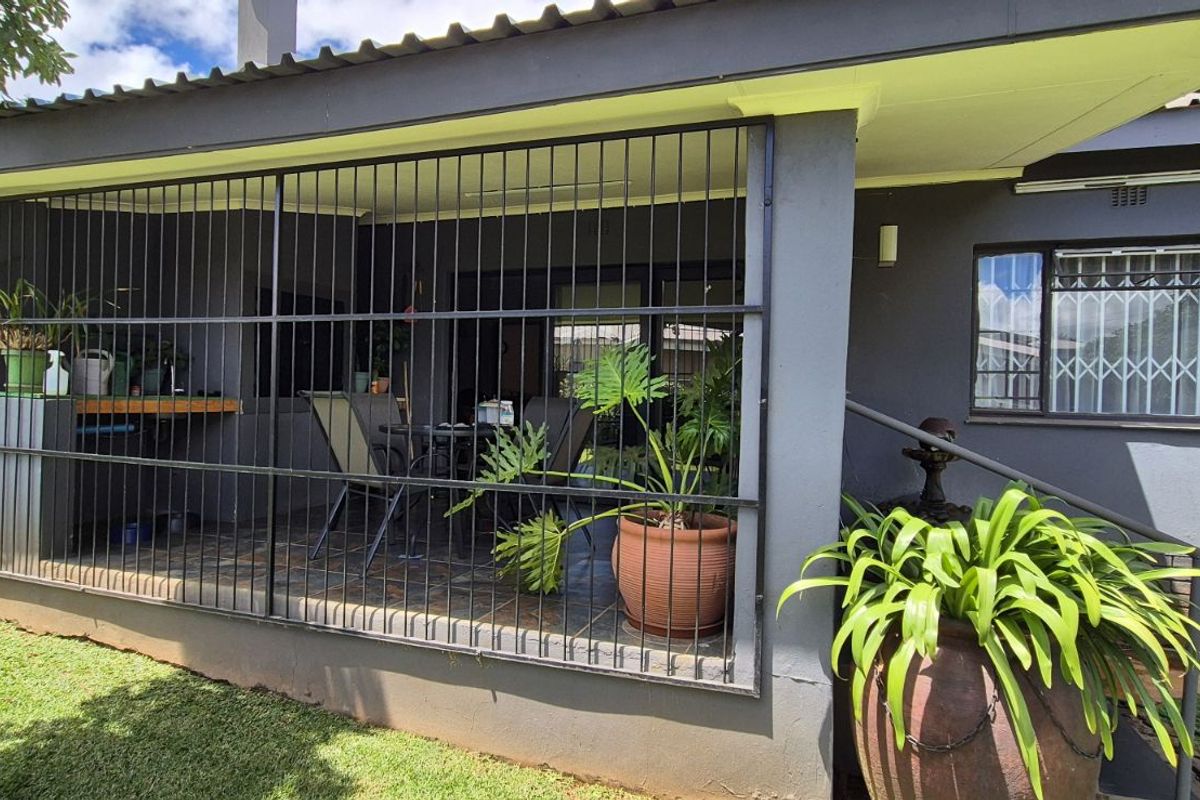 House For Sale in Lydenburg Central - Photo 2
