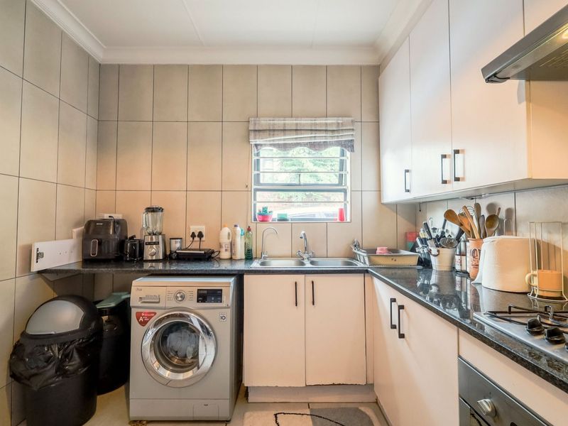 Townhouse For Sale in Olympus AH - Photo 5