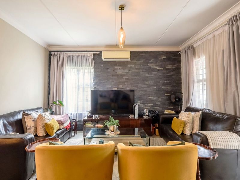 Townhouse For Sale in Olympus AH - Photo 10