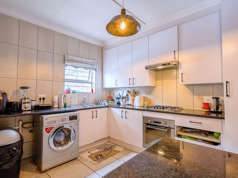 Townhouse For Sale in Olympus AH - Photo 2