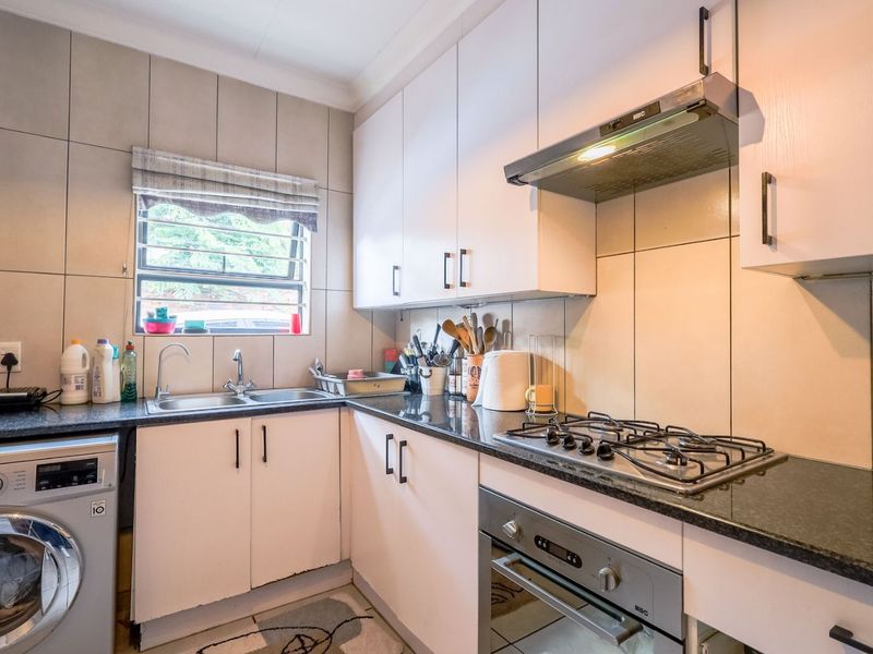 Townhouse For Sale in Olympus AH - Photo 6