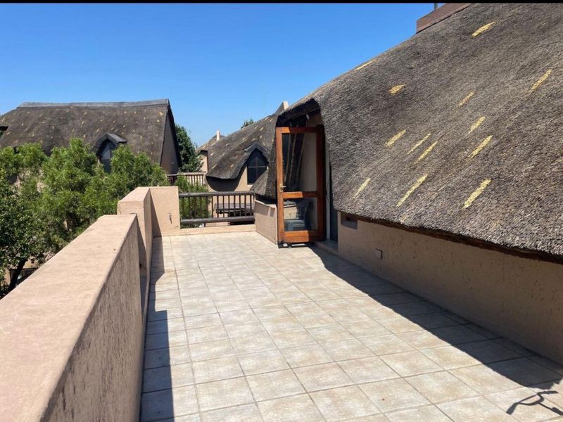 Apartment For Sale in Sunninghill - Photo 2