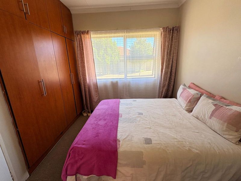 Townhouse For Sale in Lindene - Photo 10