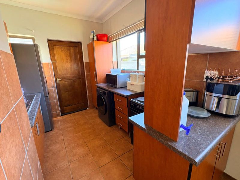 Townhouse For Sale in Lindene - Photo 9