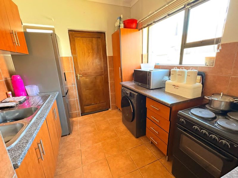 Townhouse For Sale in Lindene - Photo 7