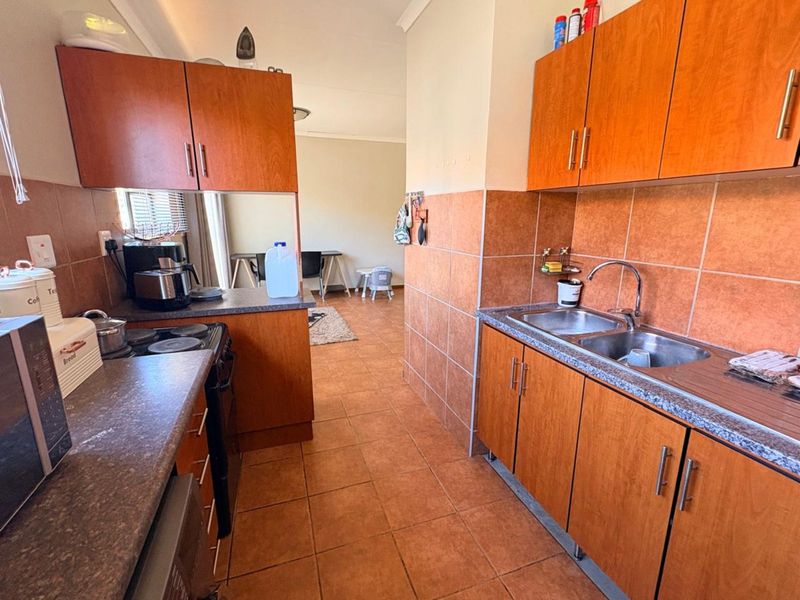 Townhouse For Sale in Lindene - Photo 8