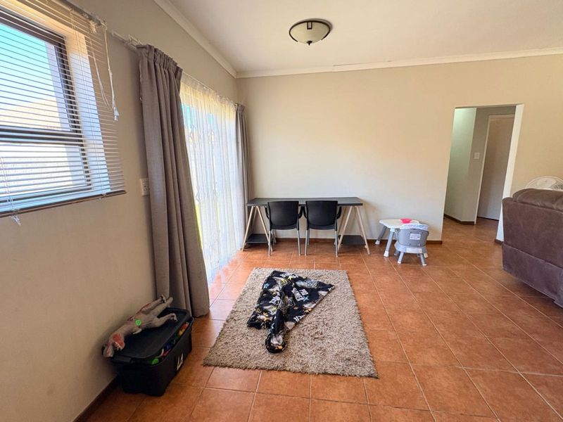 Townhouse For Sale in Lindene - Photo 6