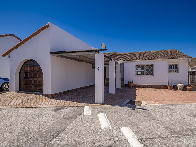 Townhouse For Sale in Bluewater Bay - Photo 2