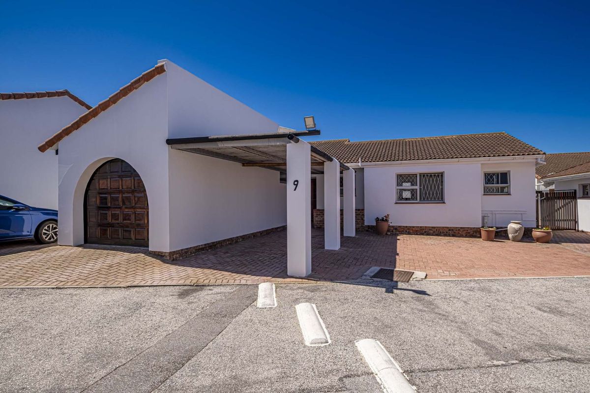 Townhouse For Sale in Bluewater Bay - Photo 2