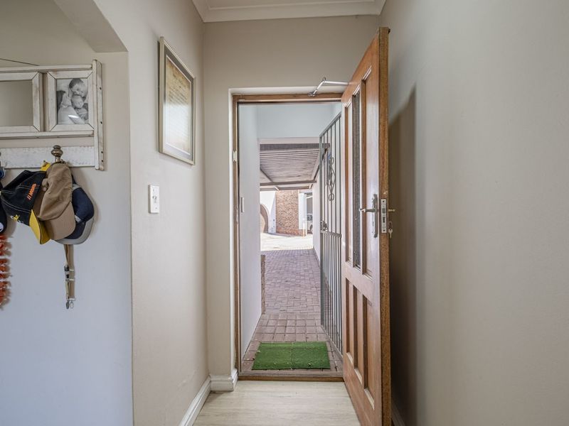 Townhouse For Sale in Bluewater Bay - Photo 5