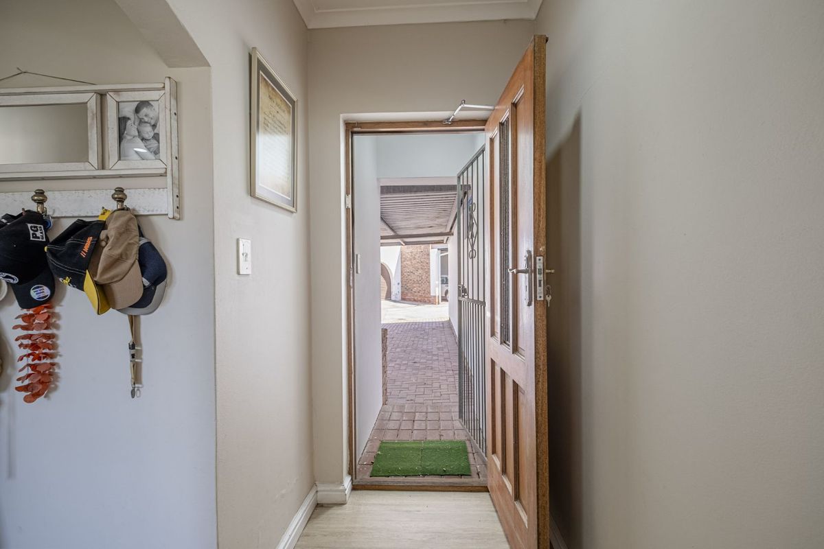 Townhouse For Sale in Bluewater Bay - Photo 5