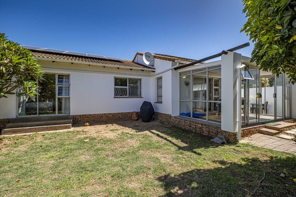 Townhouse For Sale in Bluewater Bay - Photo 3