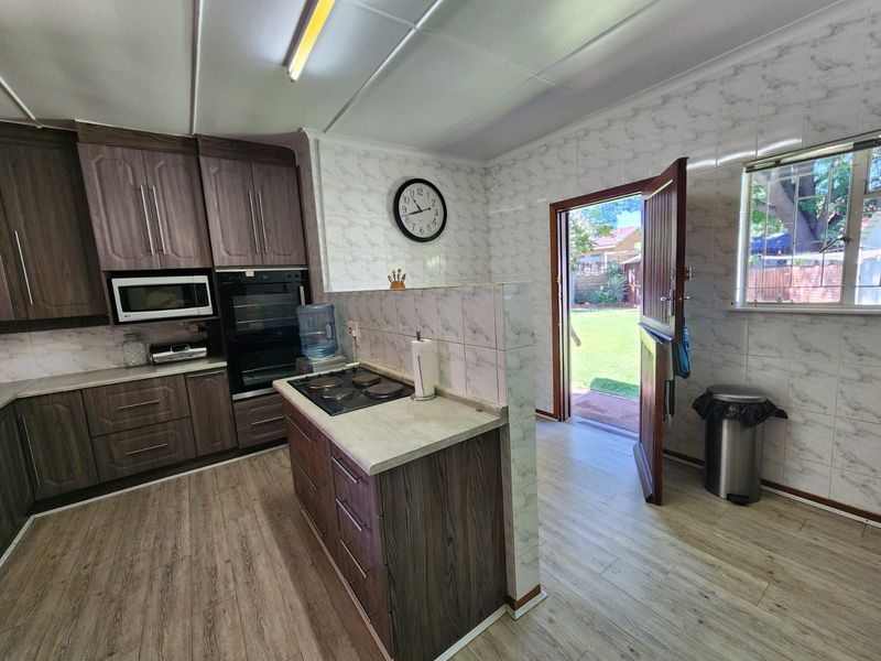 House For Sale in El Toro Park - Photo 7