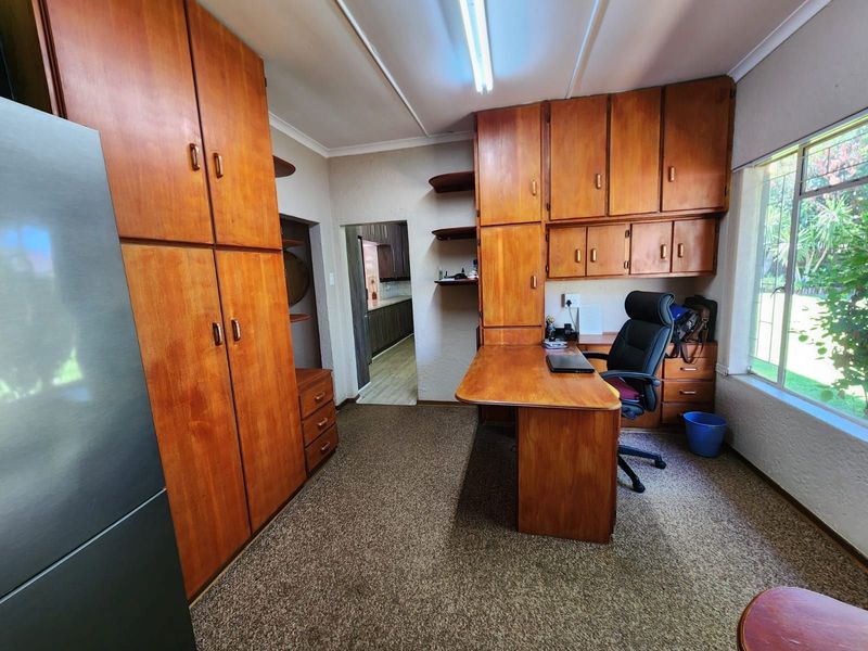 House For Sale in El Toro Park - Photo 5