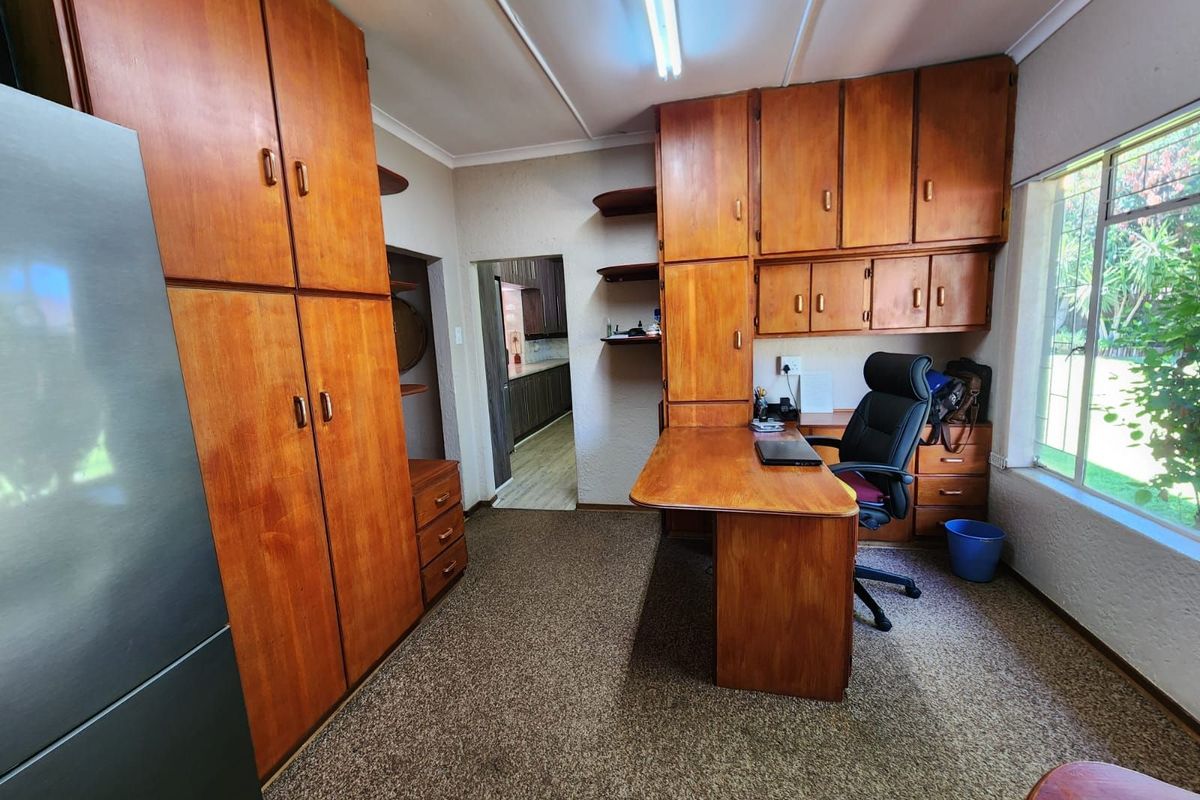 House For Sale in El Toro Park - Photo 5