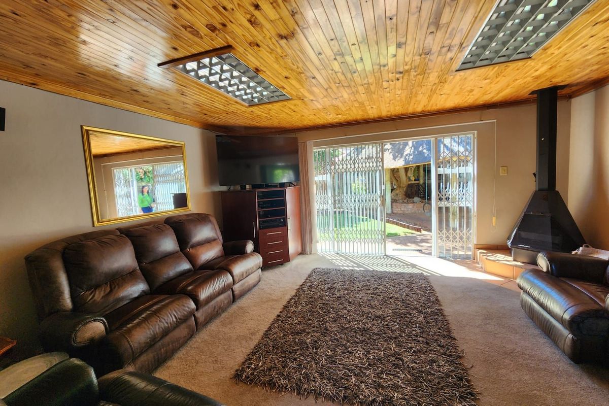 House For Sale in El Toro Park - Photo 2