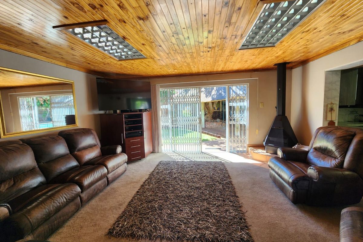 House For Sale in El Toro Park - Photo 3